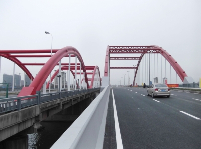 江揚(yáng)大橋新橋左側(cè)建成通車。姜傳剛 攝