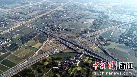 俯瞰杭州繞城高速公路西復(fù)線湖州段。浙江交通集團(tuán) 供圖